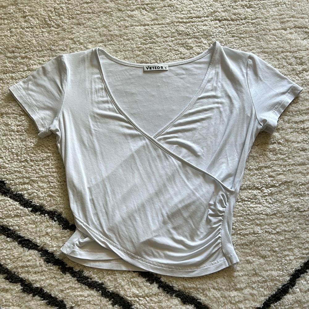 Vetior women’s criss cross shirt in white. Size small. Barely worn.